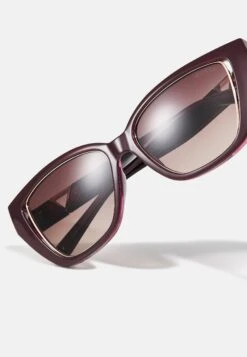 Guess Set - Sunglasses - Dark Red -Guess Clothing Sale 3fe267bf610a4aa3b76b3d2a39bfbd39