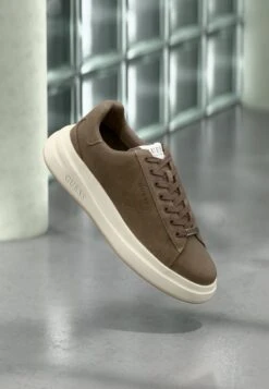 Guess ELBA - Trainers - Brown