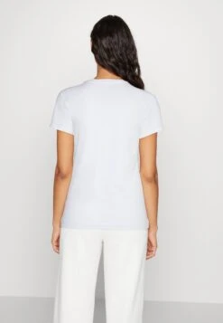 Guess Triangle Flowers - Print T-Shirt - Pure White -Guess Clothing Sale 43d965c653544410a2ab4f8eef065aee