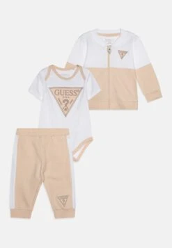 Guess BABY ACTIVE ZIP UNISEX SET - Baby Gifts - Juicy Pink 11 Guess BABY ACTIVE ZIP UNISEX SET - Baby Gifts - Juicy Pink -Guess Clothing Sale 459401cb3885420fa183e495f34b2af3
