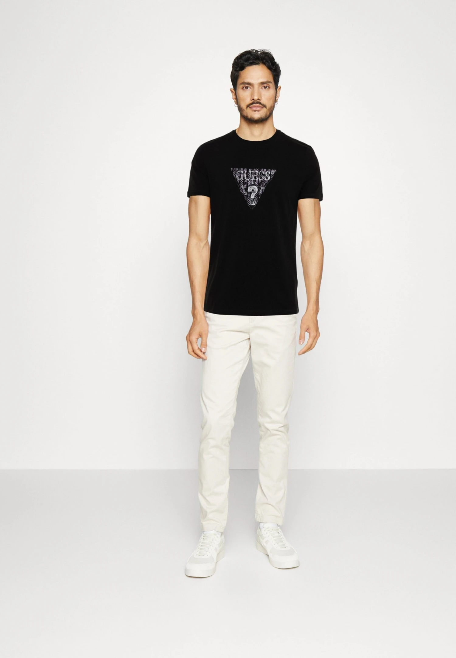 Guess Ss Cn Geo Triangle- Print T-Shirt - Jet Black 2 Guess Ss Cn Geo Triangle- Print T-Shirt - Jet Black - Image 2