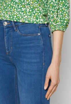 Guess Flared Jeans - Silky Mid 11 Guess Flared Jeans - Silky Mid -Guess Clothing Sale 4e4edb243fb1421ea1d7c9e249a4cd17