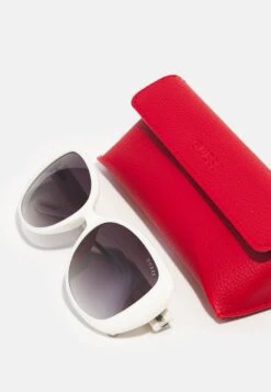 Guess Sunglasses - White -Guess Clothing Sale 4e90df4901fc4bdeb2f03765d313767c