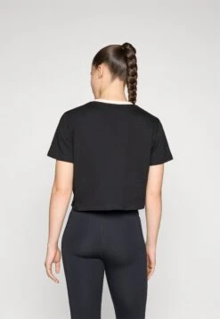 Guess FILANTA CROP TEE - Print T-shirt - Jet Black -Guess Clothing Sale 554df3f785b440cbbeeda33113511f5a