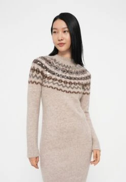 AKILAH DRESS - Jumper Dress - Taupe -Guess Clothing Sale 57c20401be014afabf7ced2b974d9212