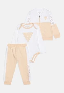 Guess BABY BODY PANTS UNISEX SET - Tracksuit - Salt White/beige -Guess Clothing Sale 593ced1157564d628cd1ab357193c48f