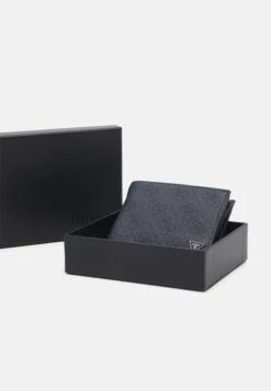 Guess Vezzola Smart Blfold W Sf W Cp - Wallet - Black -Guess Clothing Sale 59fba89451e44c71822089a8f76f12c8