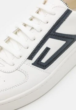 Guess Silea - Trainers - White/Blue -Guess Clothing Sale 5ab1e2a3eb6e41a29fc43a726409c299