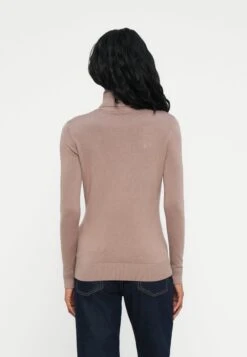 Guess MELANIE TRIANGLE LOGO - Jumper - Silk Taupe 11 Guess MELANIE TRIANGLE LOGO - Jumper - Silk Taupe -Guess Clothing Sale 5c34191126cd43219c0ac71f0b201c02