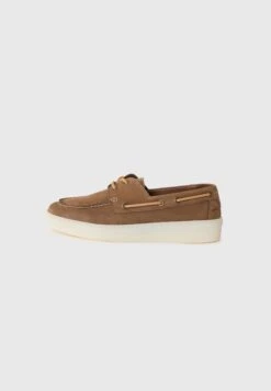 Guess ROB - Boat Shoes - Brown
