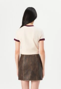 Guess SS GLOSSY CROP - Print T-shirt - Peach Peony 10 Guess SS GLOSSY CROP - Print T-shirt - Peach Peony -Guess Clothing Sale 5fdfe12c9a8048b997cce7c7f2d6fa5e