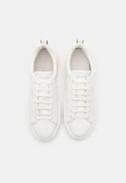 Guess New Vice - Trainers - Whisper White -Guess Clothing Sale 6011beeb6a10412eba9ab7149eee98ed