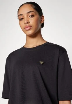 Guess COLETTE BOXY - Basic T-shirt - Jet Black -Guess Clothing Sale 617c14611b0a4c3e91ad28213f22aef2