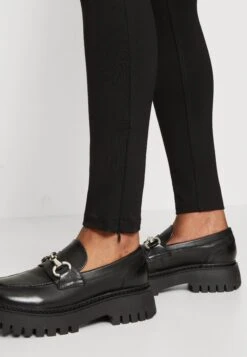 Guess Denise - Trousers 11 Guess Denise - Trousers -Guess Clothing Sale 61cfc70d95db4f3a95ab5ecb2d61d1cc