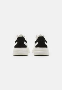 Guess ELBA - Trainers - White/black -Guess Clothing Sale 620298e87cf14b80854bcd9555fdc95f
