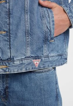 TRUCKER - Denim Jacket - Artistic Medium -Guess Clothing Sale 638e737529ee4547b2abf4632daf8bab