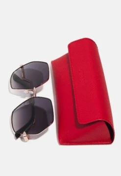 Guess Sunglasses - Black -Guess Clothing Sale 64fcc7396d9f49b88b0366a8c649ec77