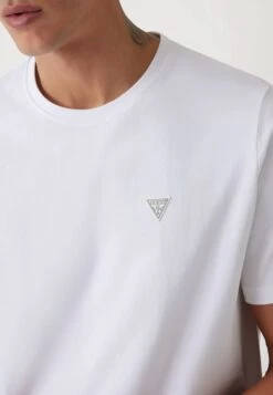 Guess SS CN PATCH - Basic T-shirt - Weiß 11 Guess SS CN PATCH - Basic T-shirt - Weiß -Guess Clothing Sale 670b4371fe594e0cb43dbf1779790620