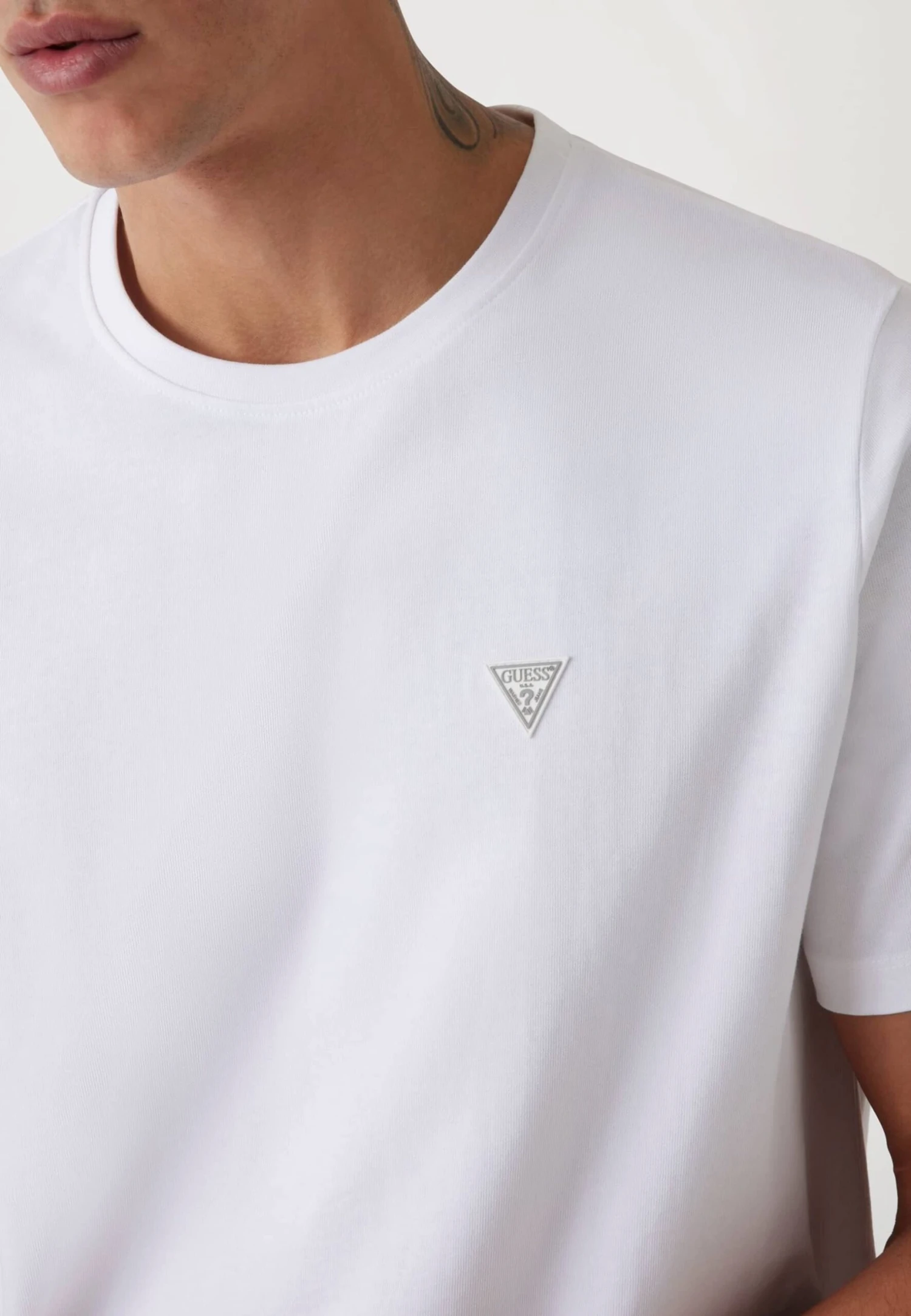 Guess SS CN PATCH - Basic T-shirt - Weiß 4 Guess SS CN PATCH - Basic T-shirt - Weiß - Image 4