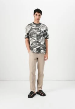 GO PRINTED BAKER LOGO - Print T-shirt - Gray 8 GO PRINTED BAKER LOGO - Print T-shirt - Gray -Guess Clothing Sale 69ccb2884eb0459884457222eb248ed9