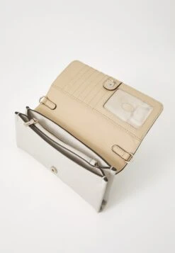 Guess NOELLE FLAP ORGANIZER - Cross Body Bag - Bone -Guess Clothing Sale 6a3d9781f83941908e35a511cc77f969