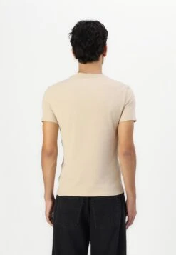 Guess CORE TEE - Basic T-shirt - Neutral Sand -Guess Clothing Sale 6b8c85867ebb40479943f11b23cf5228