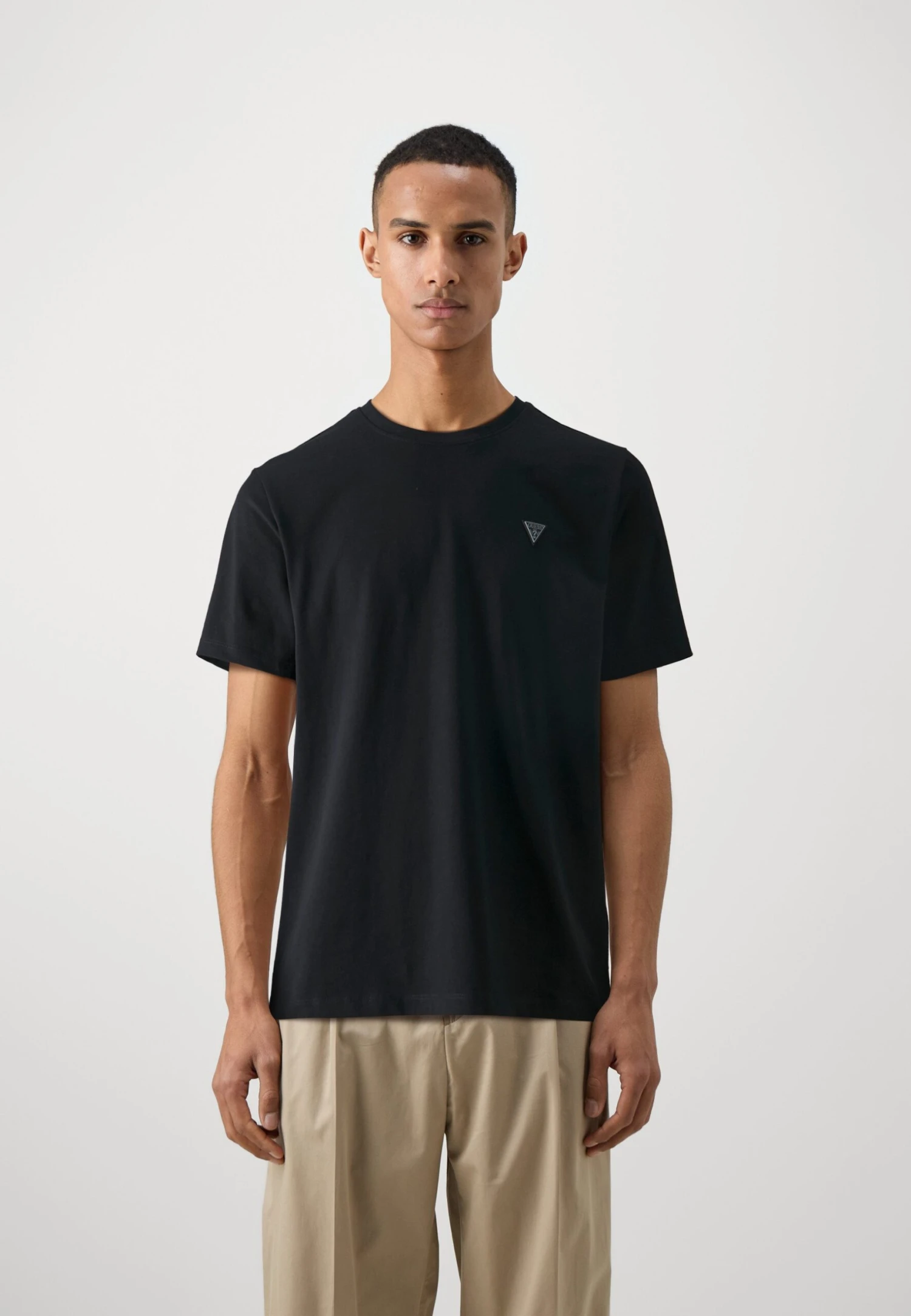Guess SS CN PATCH - Basic T-shirt - Jet Black 1 Guess SS CN PATCH - Basic T-shirt - Jet Black