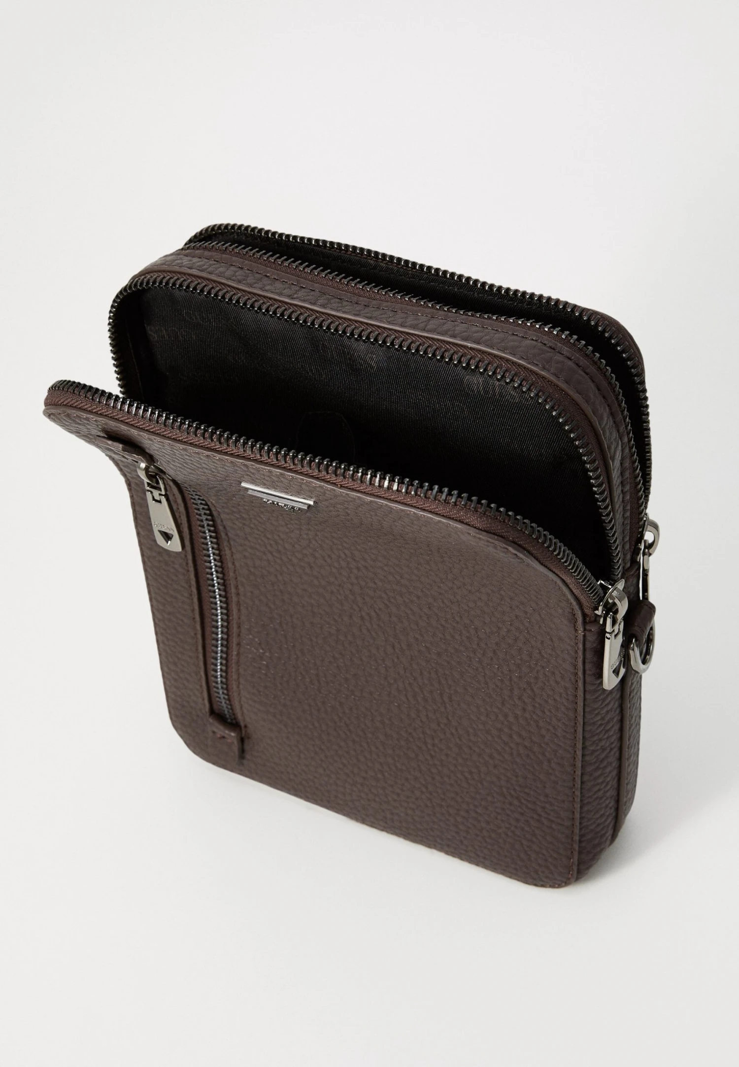 Guess TORINO ZIP XBODY - Cross Body Bag - Dark Oak 4 Guess TORINO ZIP XBODY - Cross Body Bag - Dark Oak - Image 4