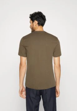 Guess Original Logo Tee - Print T-Shirt - Desert Green -Guess Clothing Sale 6cc787e2d15c4564a752c64fbe6515fc