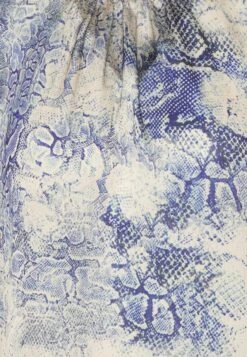 Spring Skin Blouse - Long Sleeved Top - Off-White/Blue -Guess Clothing Sale 6ce84bc9a8f0445d9c26e7759953073a