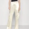 Guess Chantal Pants - Cargo Trousers - Pearl Oyster