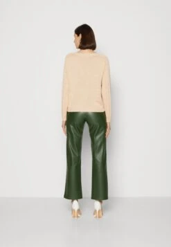 Guess Vneck Lucie - Jumper - Feel Your Skin -Guess Clothing Sale 7064180e5bb948b68844dff1ef08a105