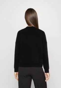 Guess Petals Triangle - Sweatshirt - Jet Black -Guess Clothing Sale 70859def212d4773a4f02938e298aa07