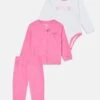 Guess BABY SET UNISEX - Tracksuit - Jelly Pink