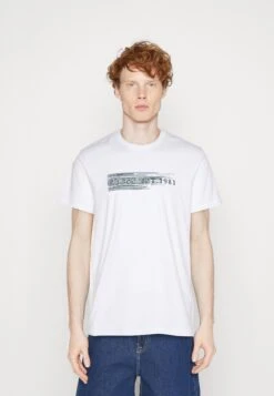 Guess Ss Cn Shaded Logo Tee - Print T-Shirt - Pure White