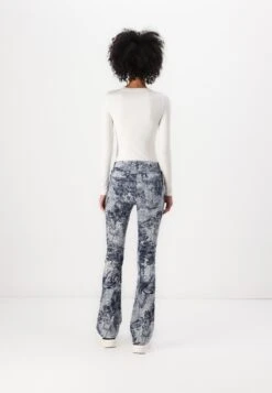 Guess SEXY FLARE - Bootcut Jeans - The Rosewood -Guess Clothing Sale 72ca1efd67d44e808fed7744708786cb