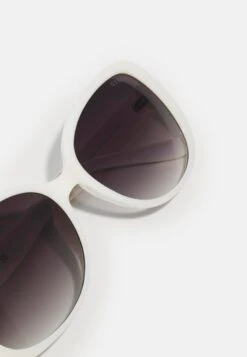 Guess Sunglasses - White -Guess Clothing Sale 762f90d76fbd4815b9db872a8740ff7a