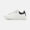 Guess Vibo- Trainers - White/Black