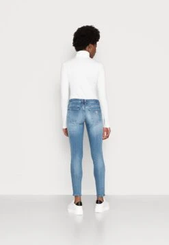 Guess Annette - Jeans Skinny Fit - Carrie Light -Guess Clothing Sale 77e7dcae442541b1b23e468048c34191