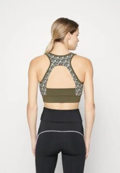 Guess Debra Active - Top - Dusty Sage -Guess Clothing Sale 78b9542357b74059a37cfc93a01dd7bf