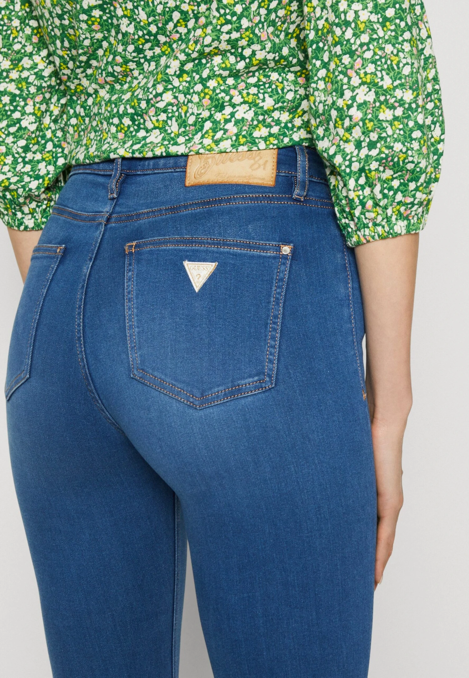 Guess Flared Jeans - Silky Mid 4 Guess Flared Jeans - Silky Mid - Image 4