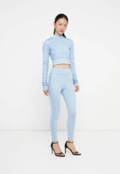 Guess MOCK DEBBY CROP - Long Sleeved Top - Arctic Sky -Guess Clothing Sale 7e6c18db7b004f50a8ba9a2cebb1f806