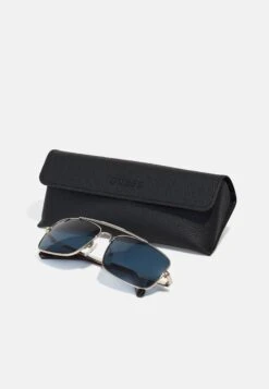 Guess Unisex - Sunglasses - Gold-Coloured -Guess Clothing Sale 81d7c2959dd744ad82a38ecdacf2bf31