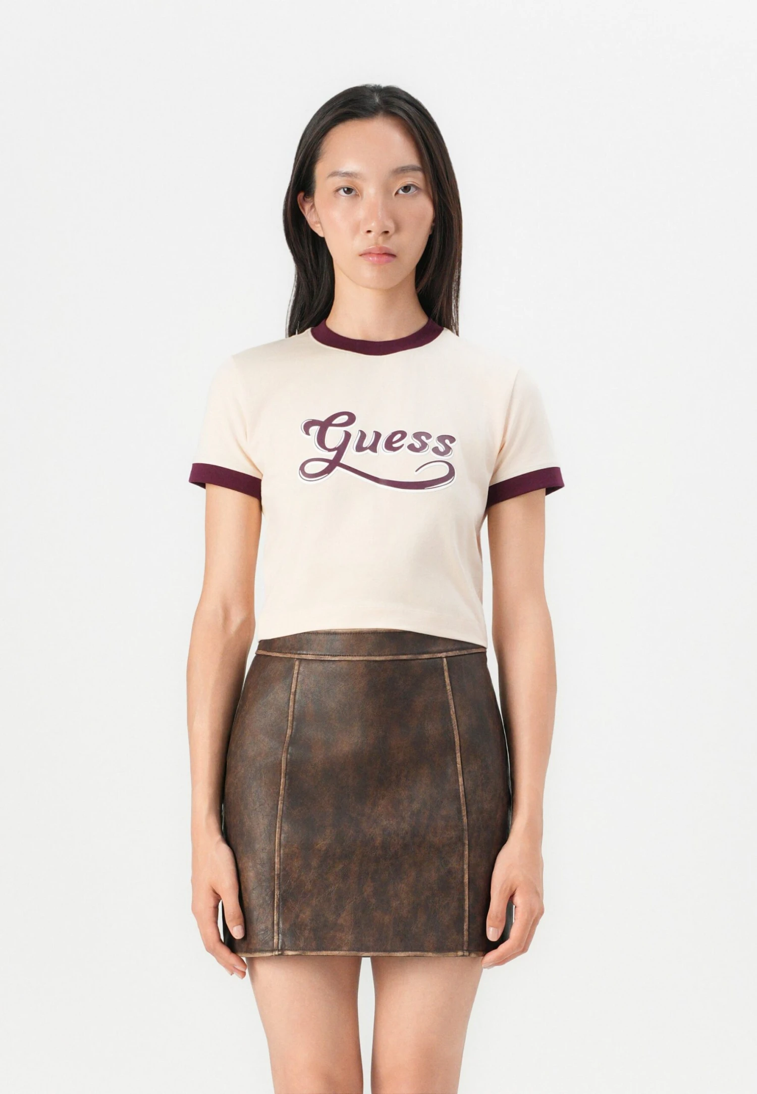 Guess SS GLOSSY CROP - Print T-shirt - Peach Peony 1 Guess SS GLOSSY CROP - Print T-shirt - Peach Peony