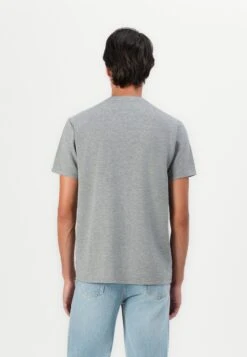 Guess ECO CREW - Basic T-shirt - Overcast Heather Grey -Guess Clothing Sale 8d8738df82974447a6abf36d9b6b6ff7