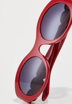 Guess Sunglasses - Shiny Red/gradient Smoke -Guess Clothing Sale 8f0d467c72bd4fa6b1ede3fca10a35c8