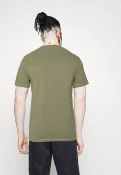 Guess Ss Cn Geo Triangle- Print T-Shirt - Khaki Way -Guess Clothing Sale 9381efbcfc4e469ab9771541aa4c5065