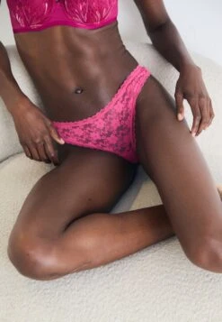 Guess BRAZILIAN 3 PACK - Briefs - Pink Shades -Guess Clothing Sale 947c9b7ac2754913beda2ef1348fbe5d