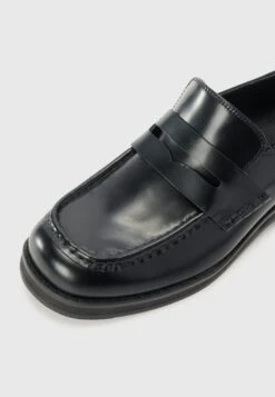 Guess BART - Moccasins - Black -Guess Clothing Sale 95abb47f3f4444d3b20215ad1a379434