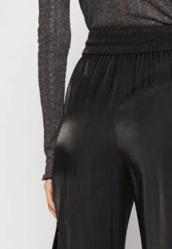 Guess Chantal - Cargo Trousers - Jet Black -Guess Clothing Sale 95dab0026f794231a20dc11a66577427